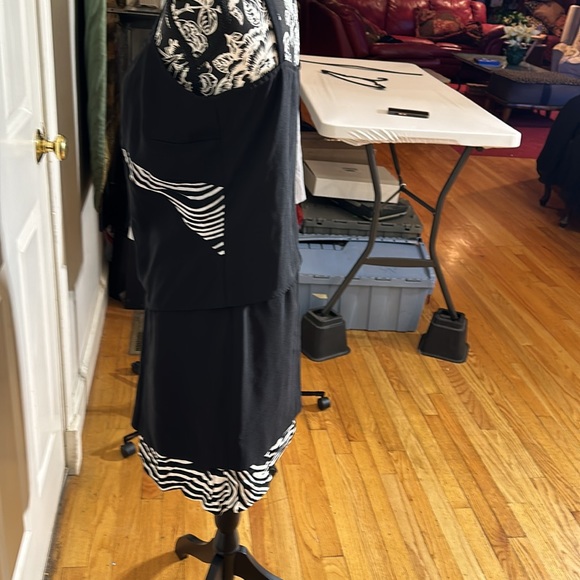 GANTOS   Size 10. Black with zebra detail 2 piece camisole with skirt like new - Picture 4 of 11